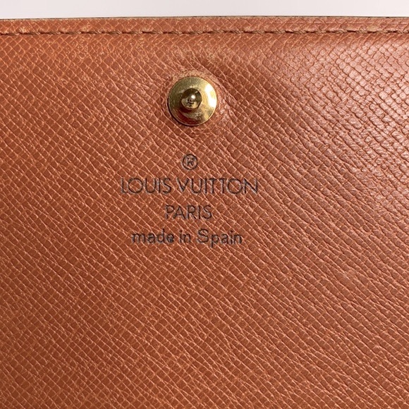 LOUIS VUITTON Monogram Trésor Wallet - Picture 12 of 15
